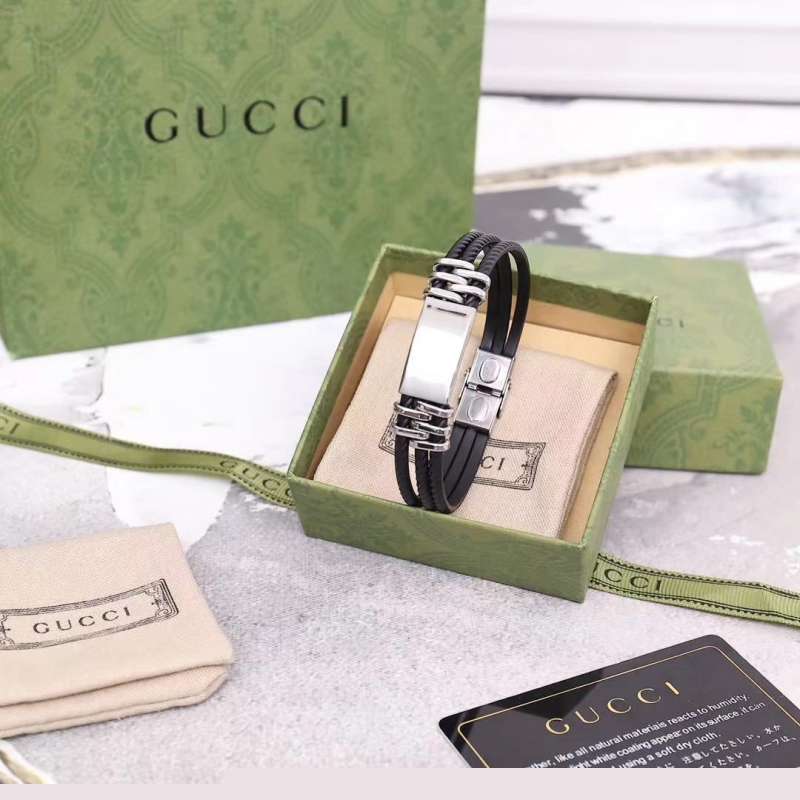 G*u*i bracelets